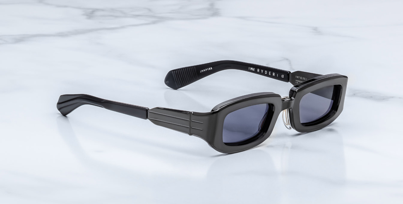 jacques marie mage ryder black eckige sonnenbrille aus titan in schwarz mit grauen gläsern