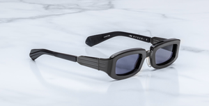 jacques marie mage ryder black eckige sonnenbrille aus titan in schwarz mit grauen gläsern