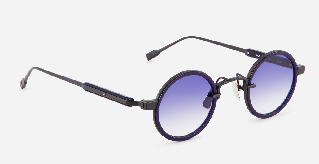 sato naos B/NB runde sonnenbrille aus titan und acetat in schwarz und dunkelblau mit blauen verlaufsgläser