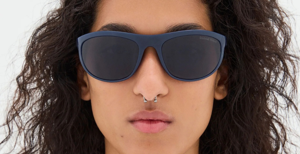 district vision Takeyoshi midnight dunkelblaue sportsonnenbrille mit blauen gläsern