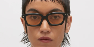 kuboraum P25 BT eckige sonnenbrille aus acetat in schwarz und braun mit hellen orangenen gläsern